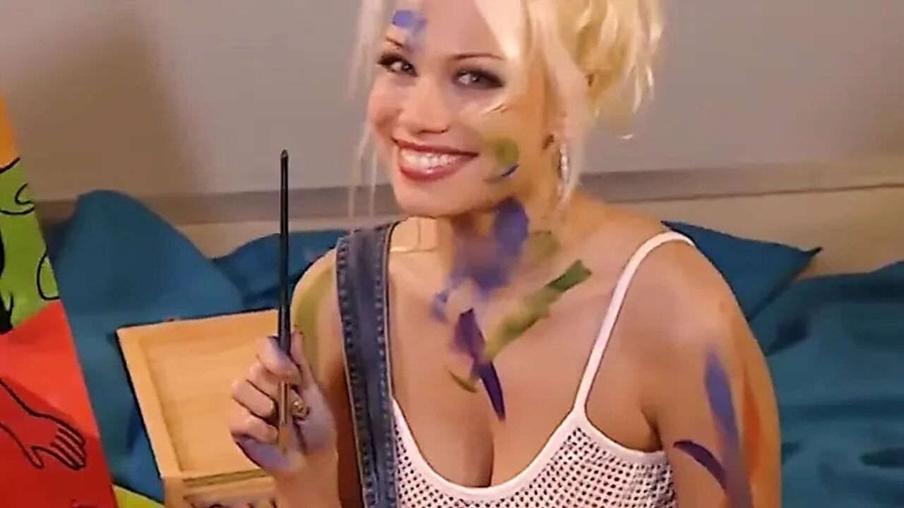 The Beautiful Painter Paints and Undresses for You