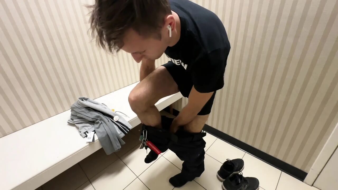 Fitting Room Manager Deep Throating Boss in the Fitting Room Big 8 Inch Dick