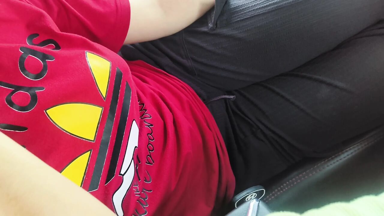 Girlfriend giving blowjob to her boyfriend in car sex in public