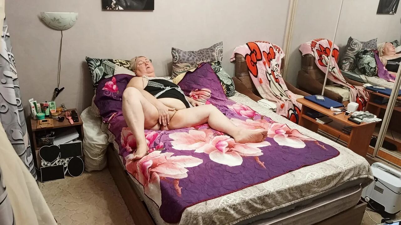 big hairy pussy and tits neighbor on display