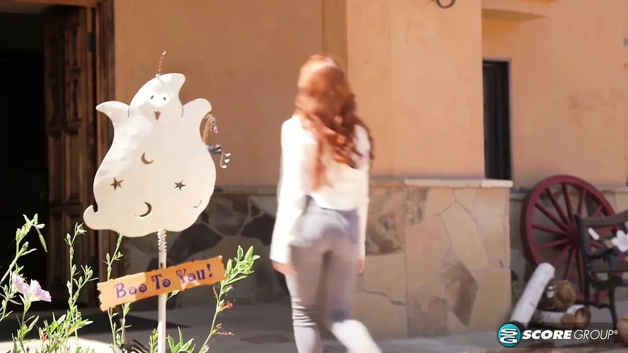 Redheaded Braceface Vanna Bardot Fingers Her Tight, Shaved