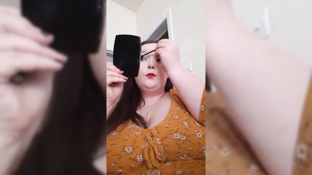 Fan club exclusive - Putting on my make up