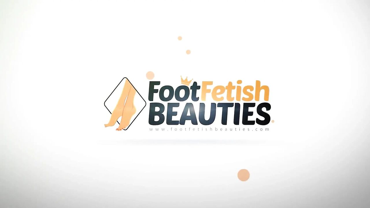 Stunning blonde won over by a stinky feet