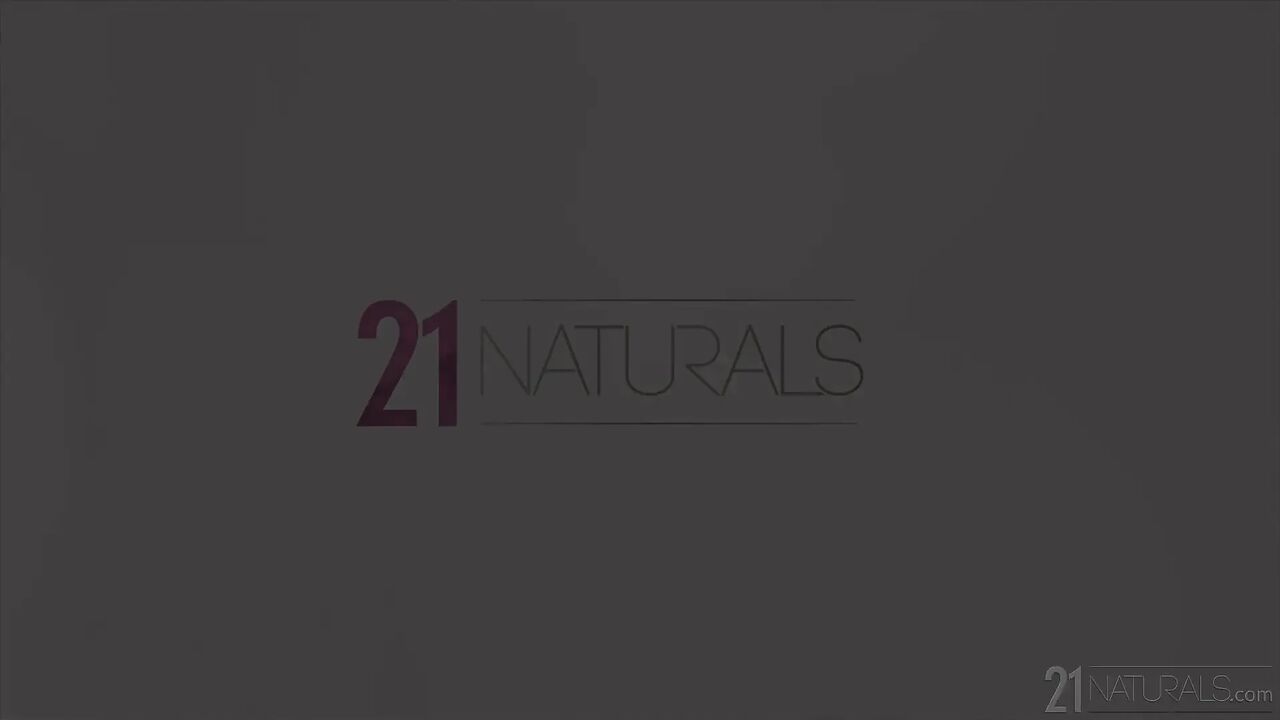 21 Naturals - Lilu Moon Gives a Footjob Before Sliding This Dick Inside of Her Bare Oiled-up Pussy