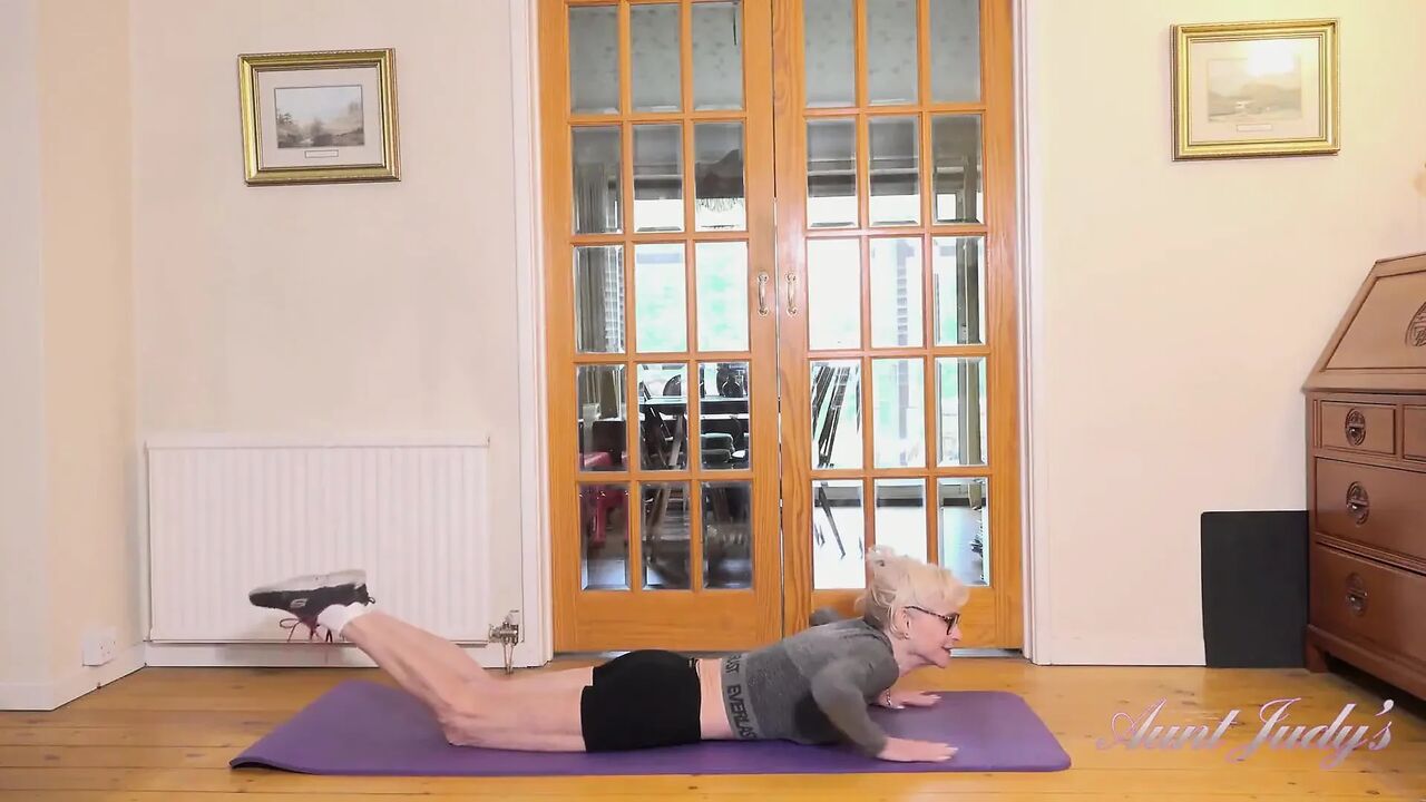 Auntjudys - Fit Mature GILF Dee Lite - Hot Yoga Workout