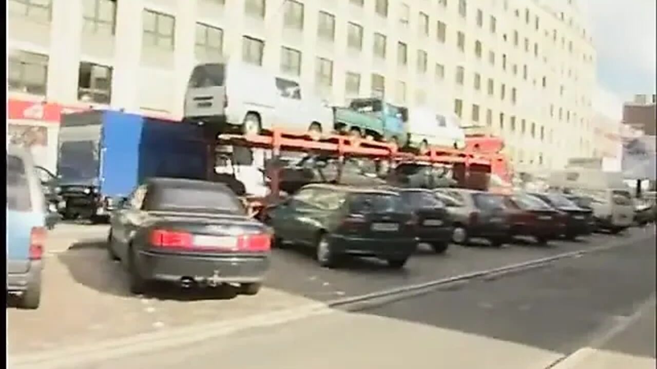 She gives him amazing blowjob on parking