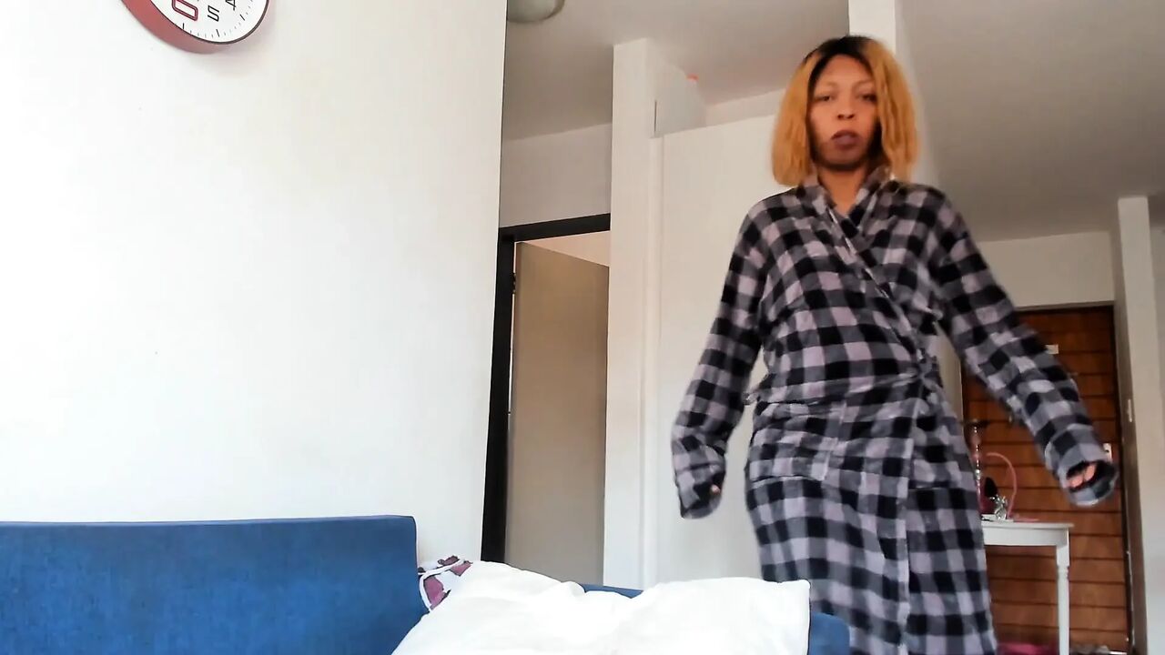 Stepmom oders stepson solo role-play