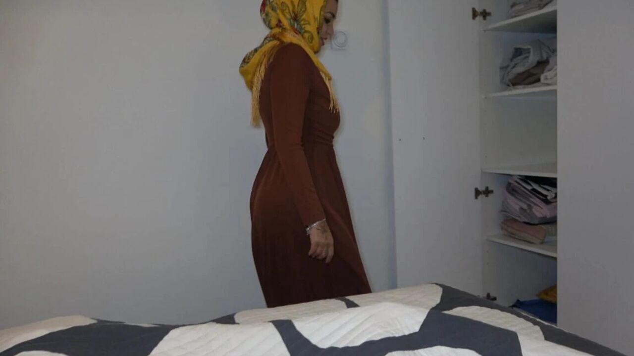 Big Tits Muslim Stepmom in Hijab Fucked by Stepson