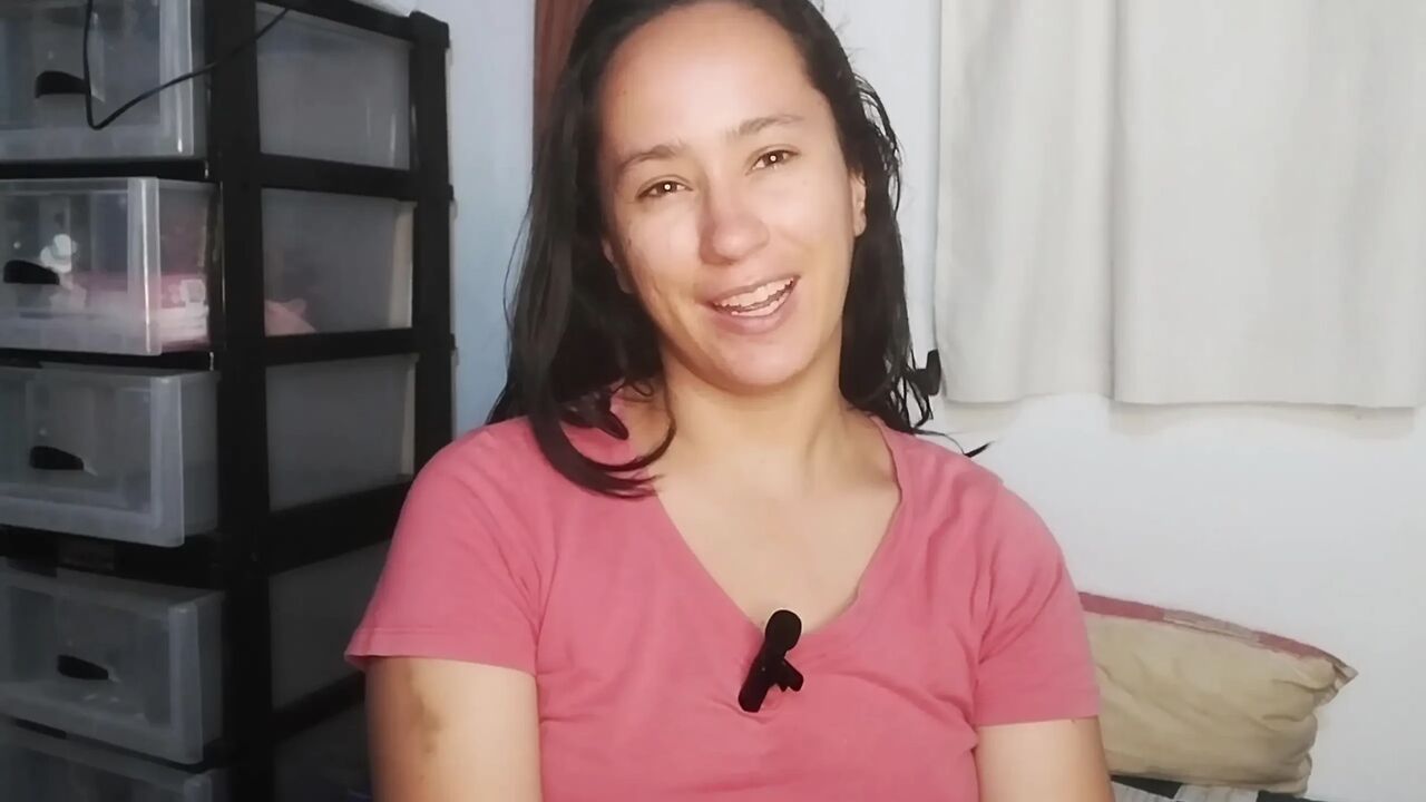 Your stepmother talks to you to pull your milk JOI in Spanish