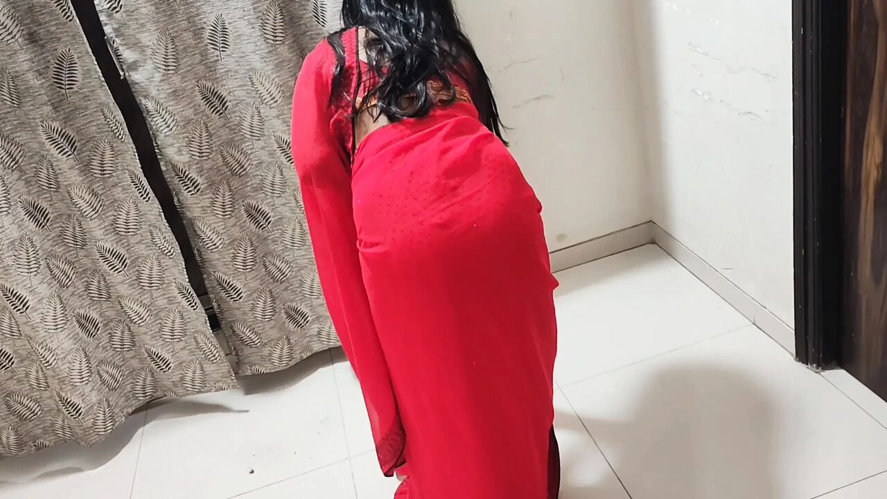 desi maid zadu laga rahi thi tabhi uska sahab aya or chut choda