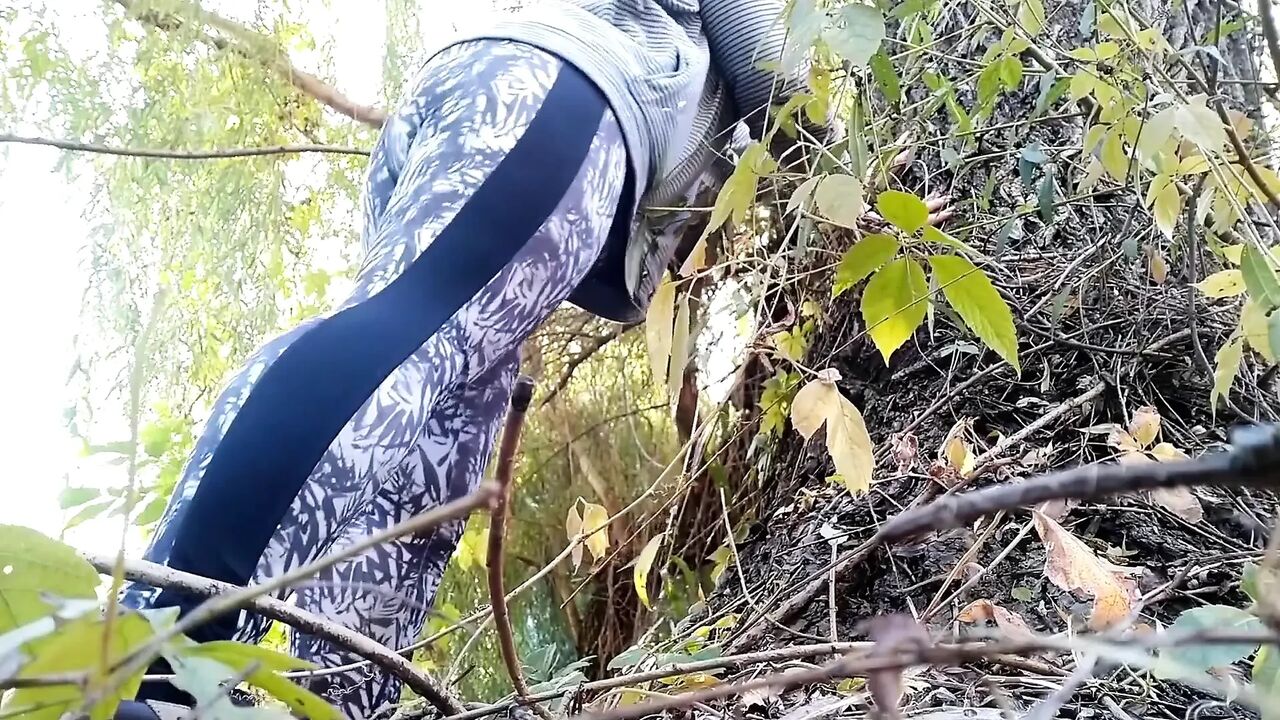 Mature Stepmom Fucks Herself Doggystyle Outdoors