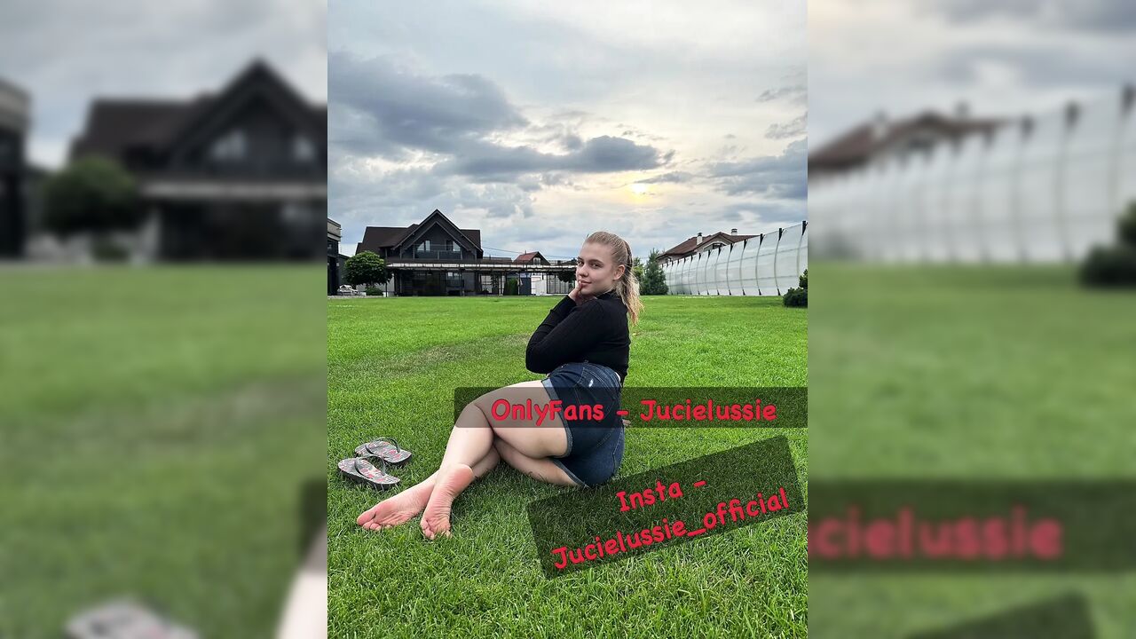 My stepsister so passion. She playing pussy and Cumming