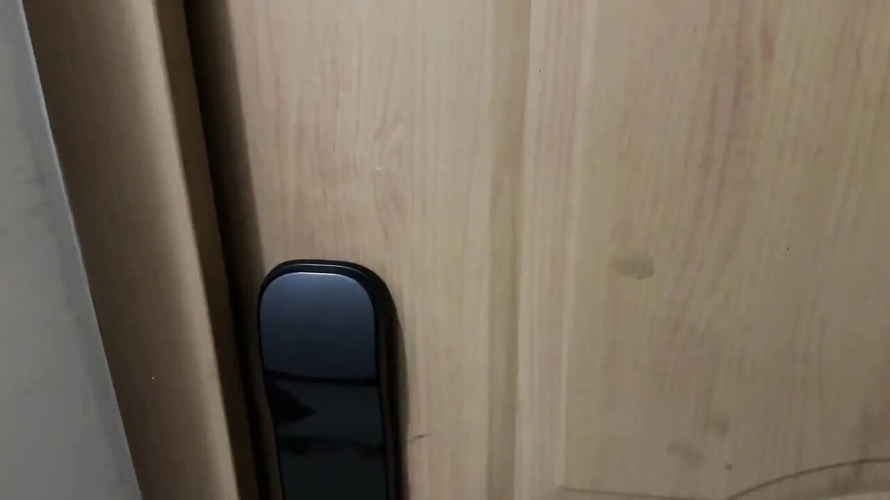 Chinese Girl Sneak Into Neighbour's Home for Raw Cumshot