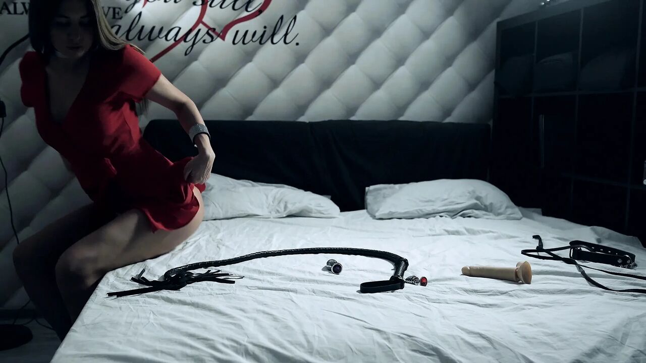 Hot slave girl masturbates with the butt plug in her ass. Amazing chick