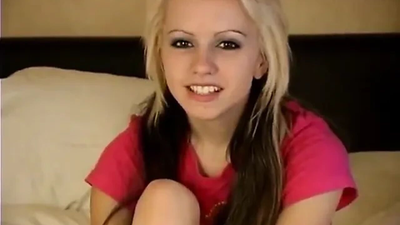 Lexi Knows How to Moisturize Her Pussy