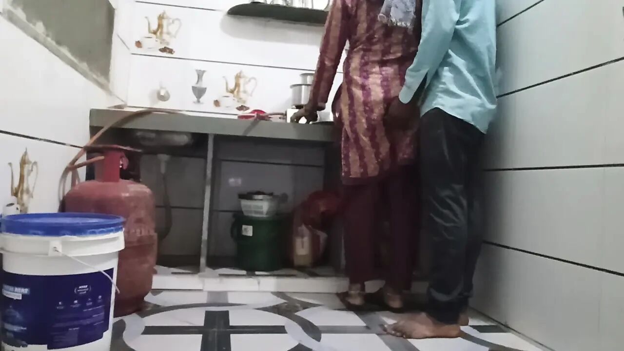 Padosi Ne pahla kitchen mein