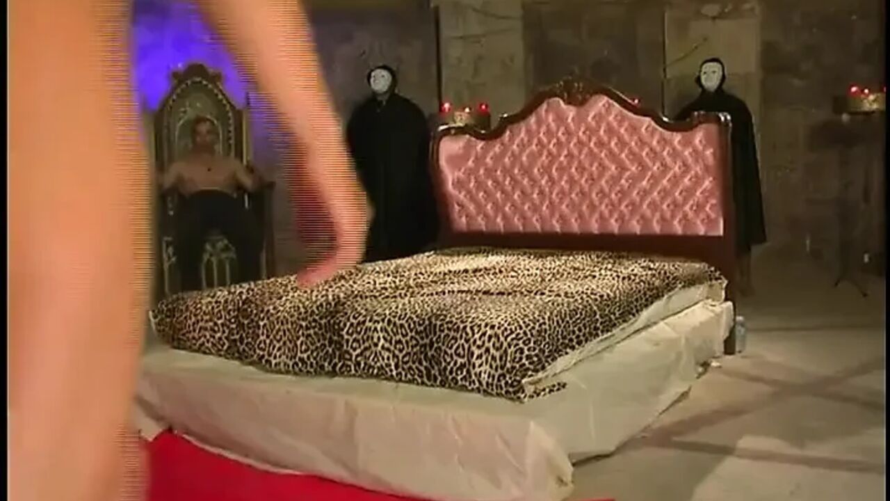 Wild Foursome and Double Penetration for Two Unleashed Sluts