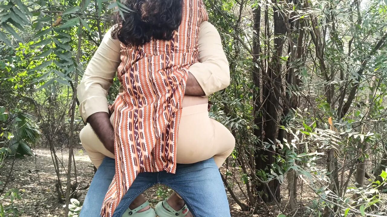 College student outdoor fucking