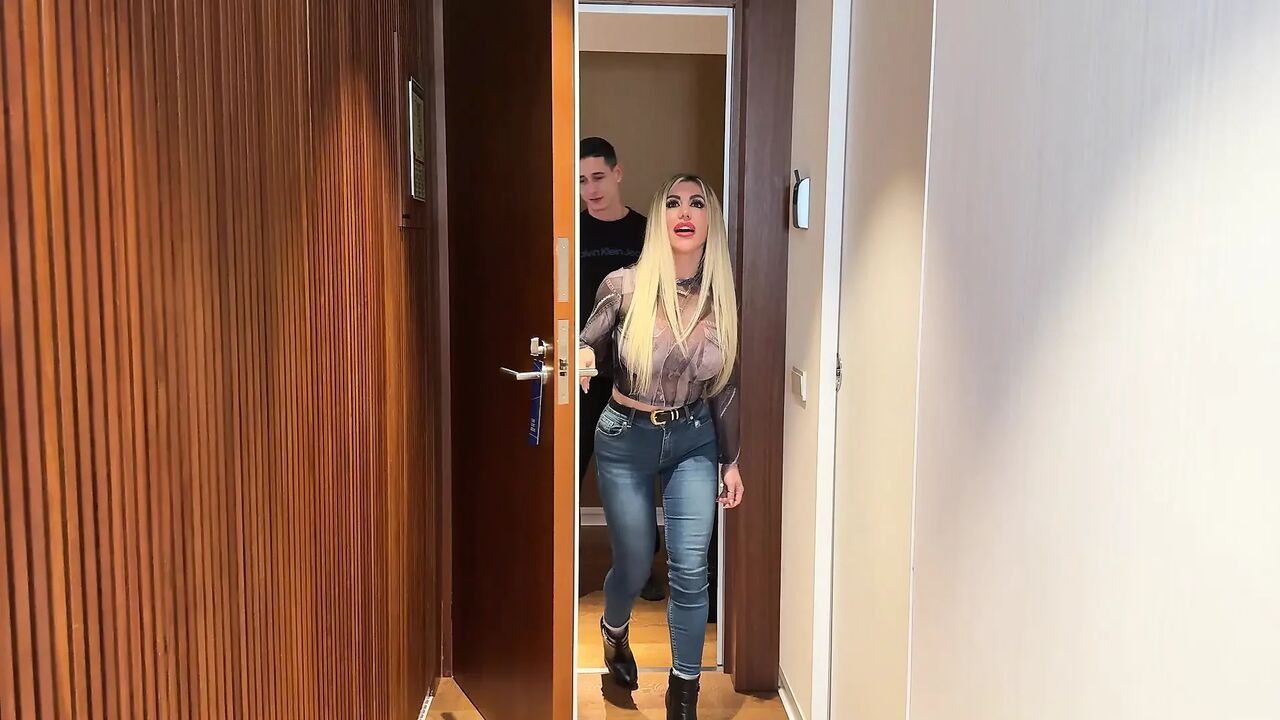 Pamela Mendoza Working as a Hotel Maid Is Caught Fucking by Carla Boom
