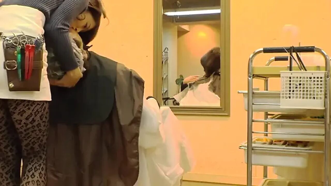 The Salon Where Eye Contact Never Stops