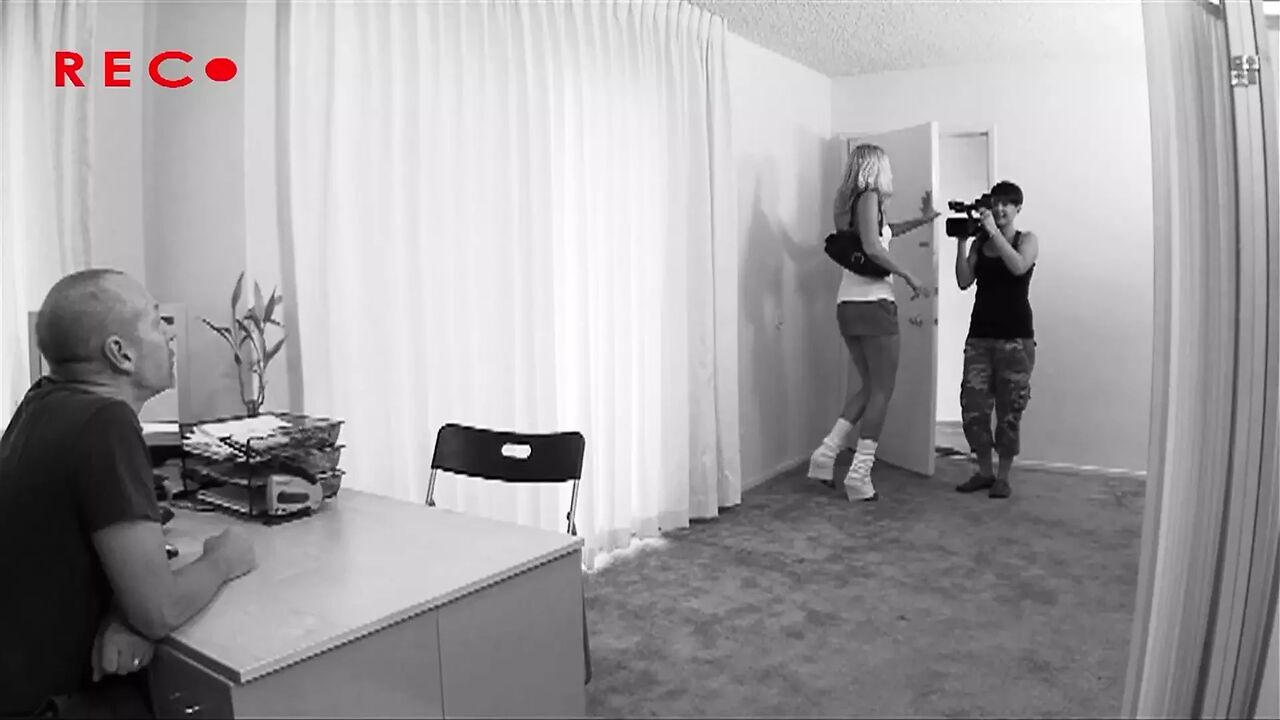 Angel Long a horny woman with golden hair loves to take it