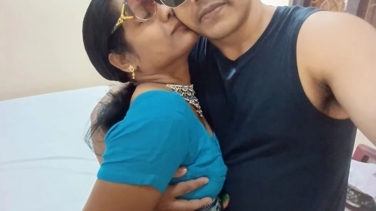 Indian Hot Bhabhi Playing with Big Cock and Hardcore Sex Inside Pussy and Get Creampied