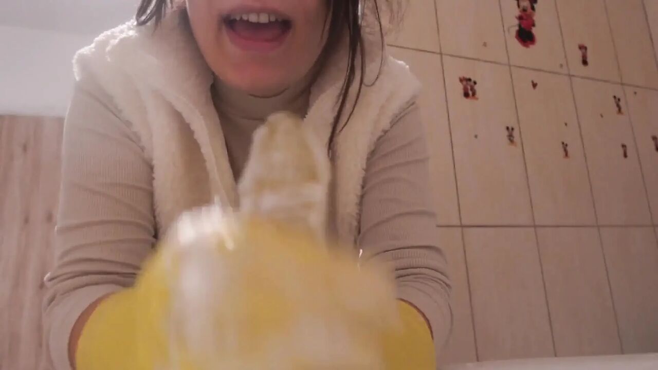 My Stepsister in Yellow Dishwashing Gloves Takes a Bath with a Dildo and Lots of White Foam and Soap