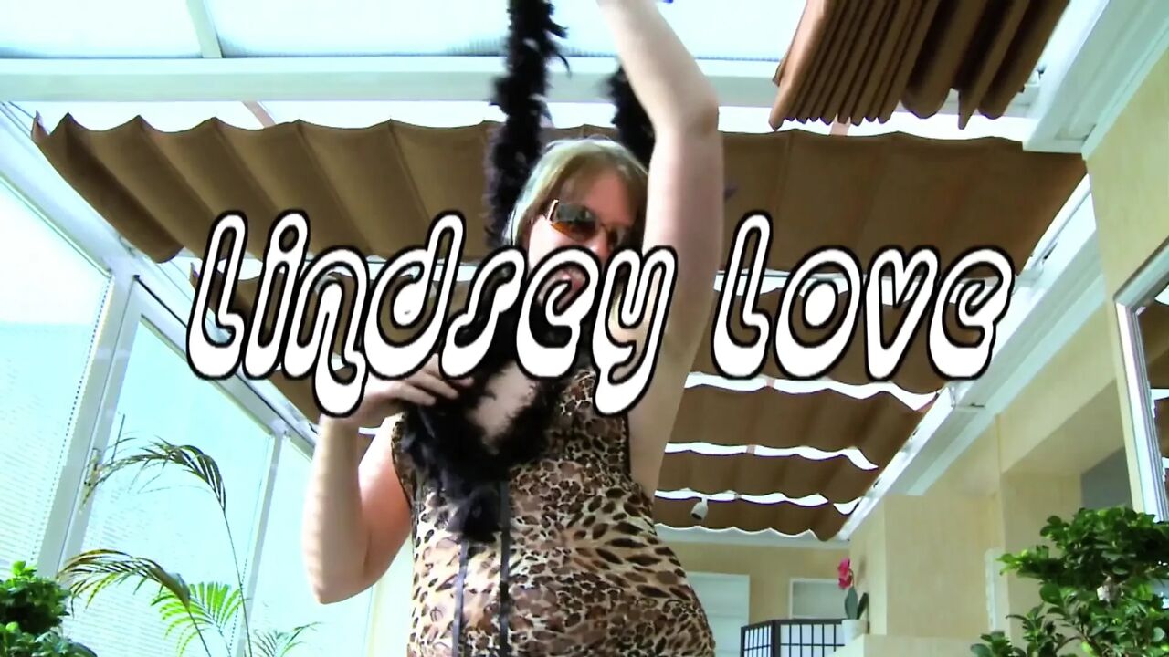 Sexy blonde chick loves a POV suck with her dude