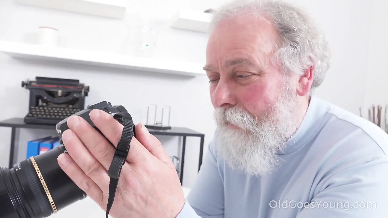 Grey-haired Photographer Seduces Brunette Into Making Sex
