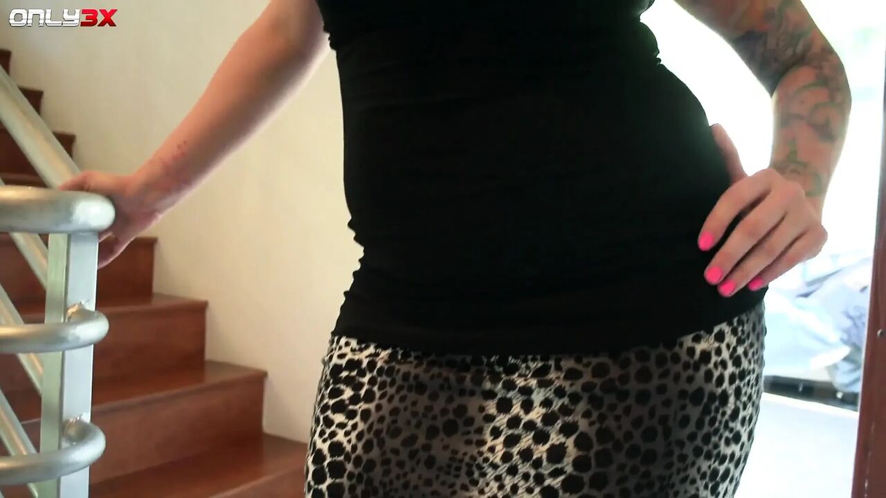 Inked blonde Angel Vain with luscious curves gets her anal fix of the day