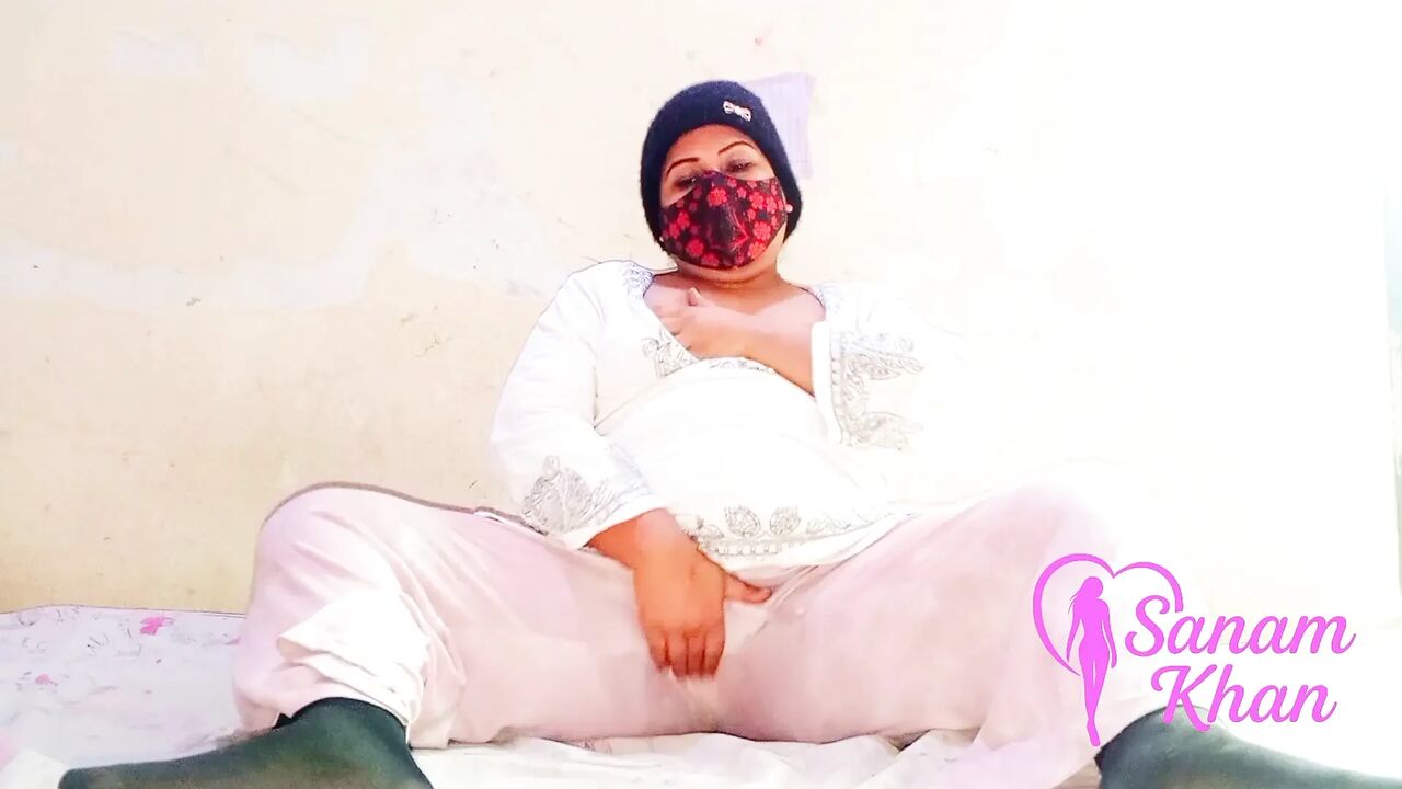 Desi indian beautiful bhabhi sex with toy