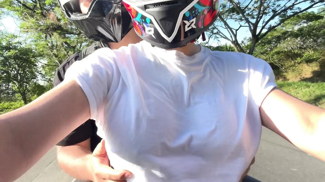 picking up my favorite DIDI client without a bra, I convince him to fuck!