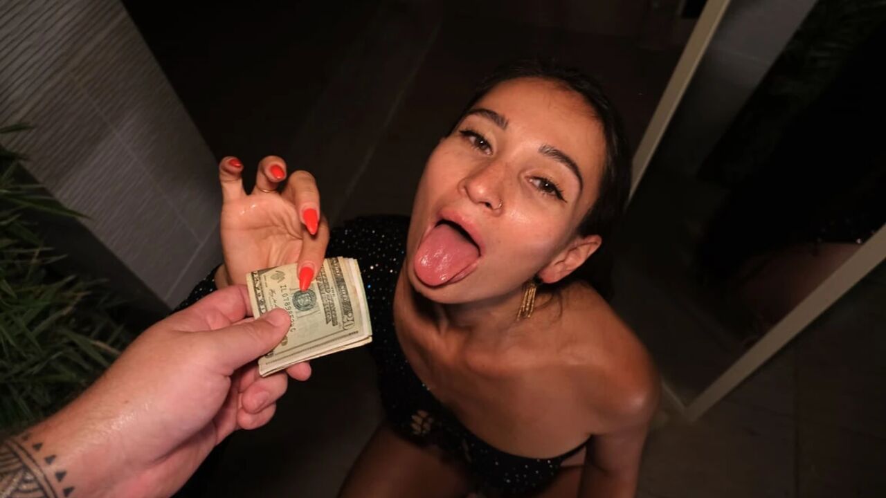 Late Night Blowjob with Swallow