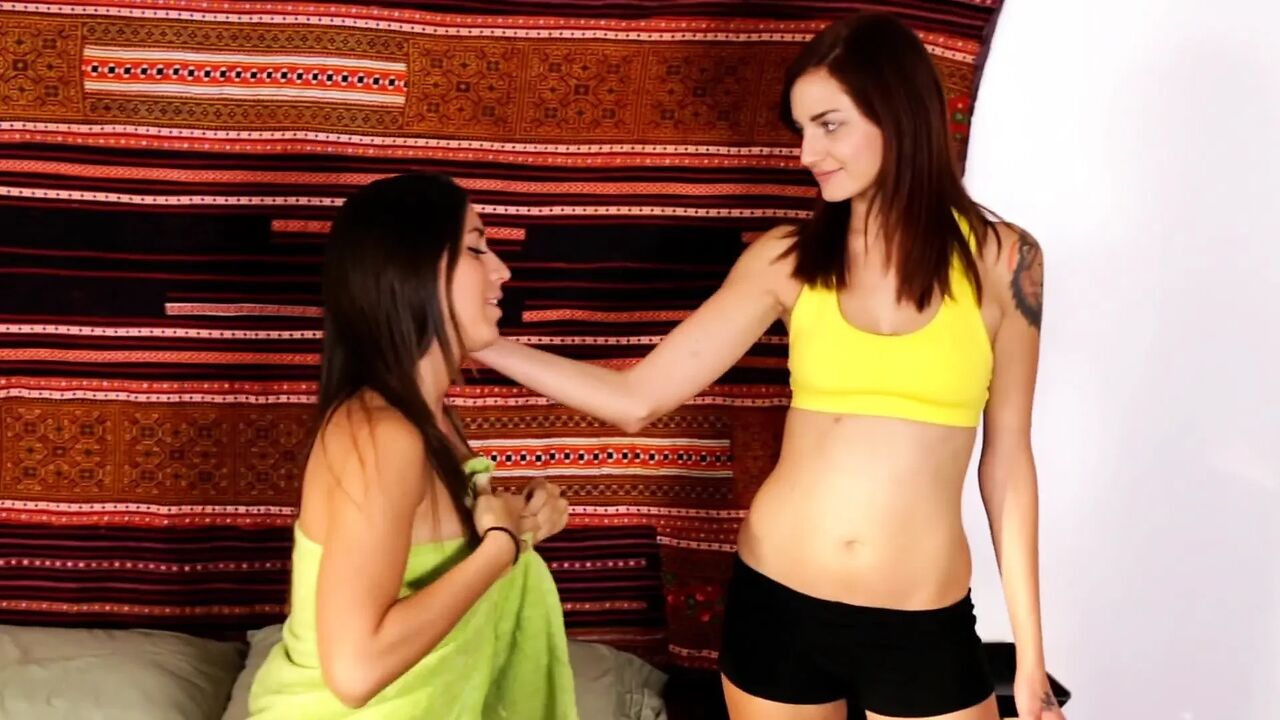 Lesbian babes scissoring and fingering pussies