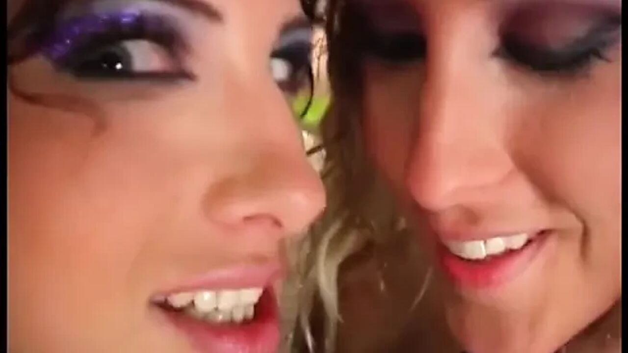 Two horny lesbian milfs!
