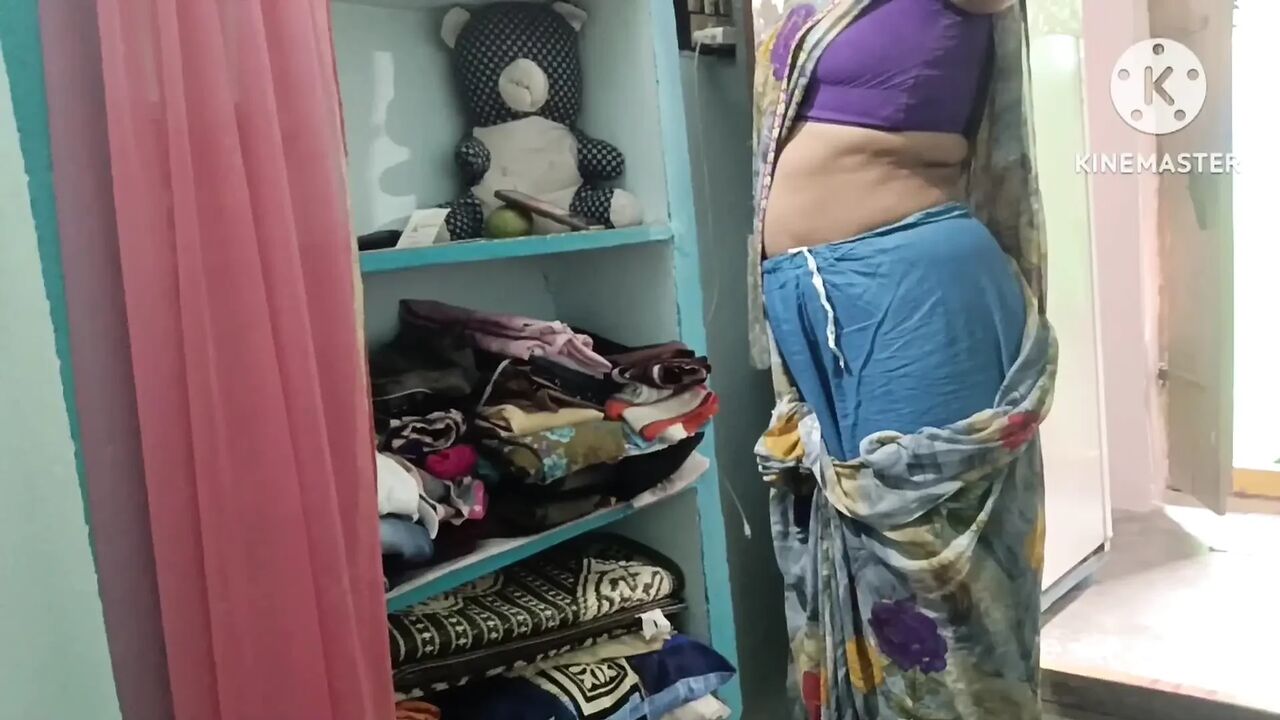 Desi Village wife sare vering showing