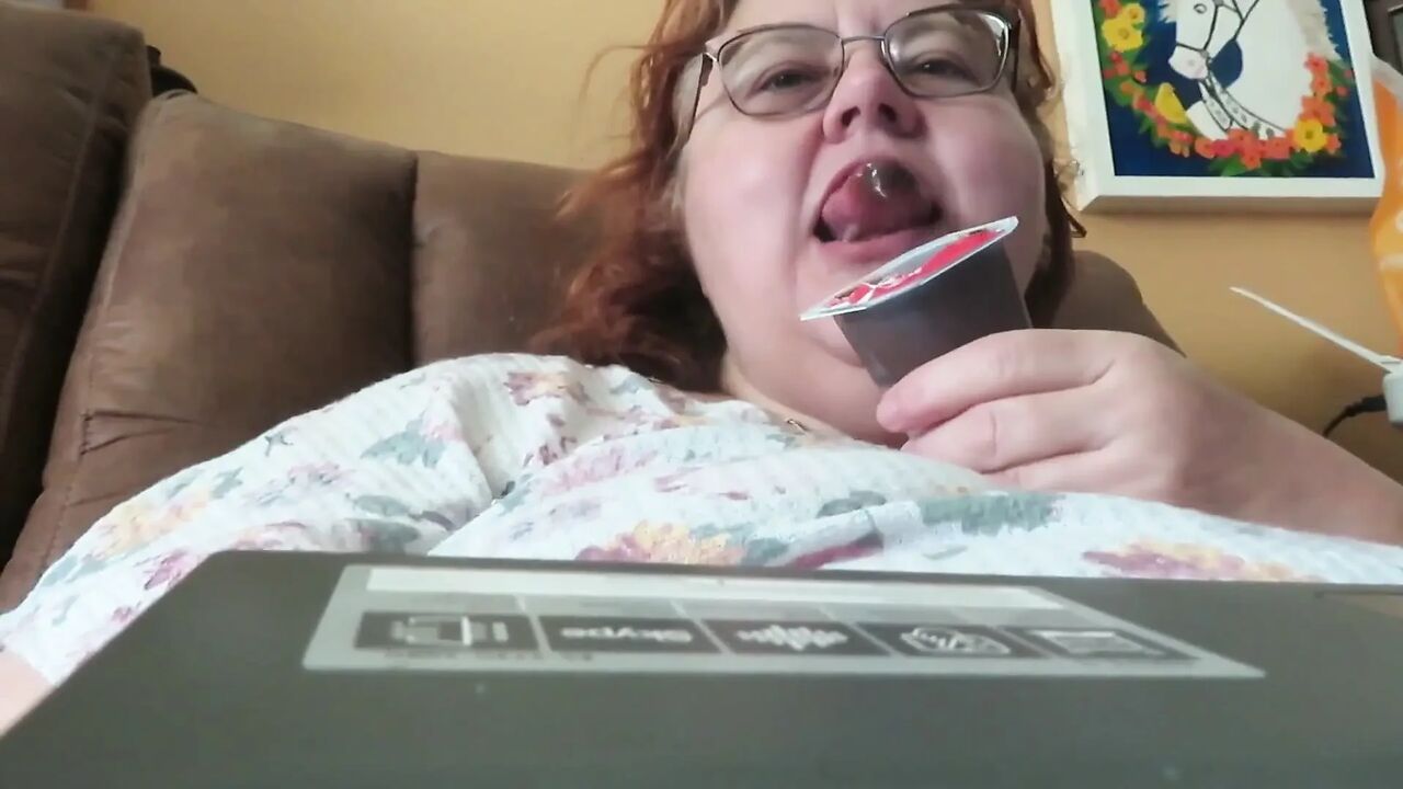 Eatting my pudding cup for you feeders