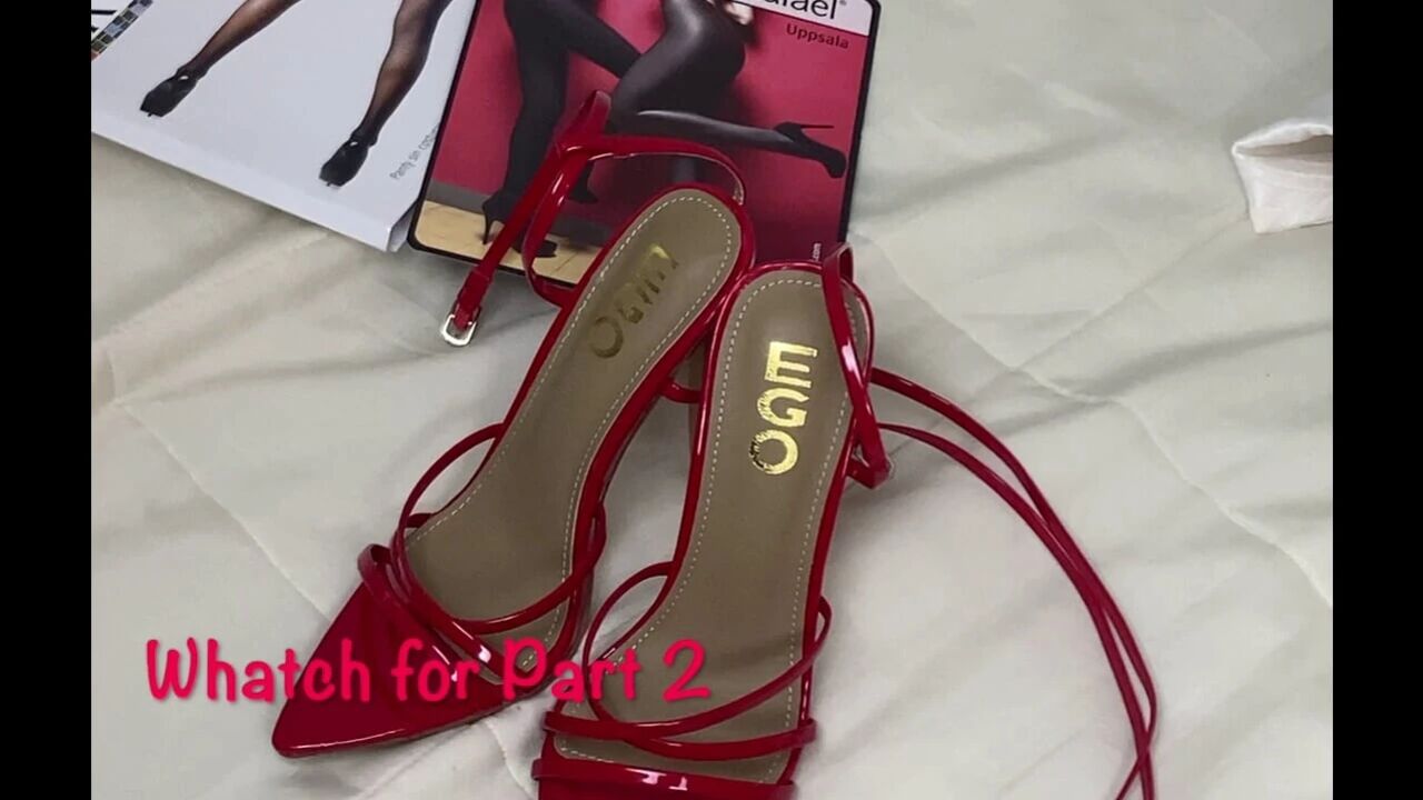 Mrs Mature Feet receives tights as a gift