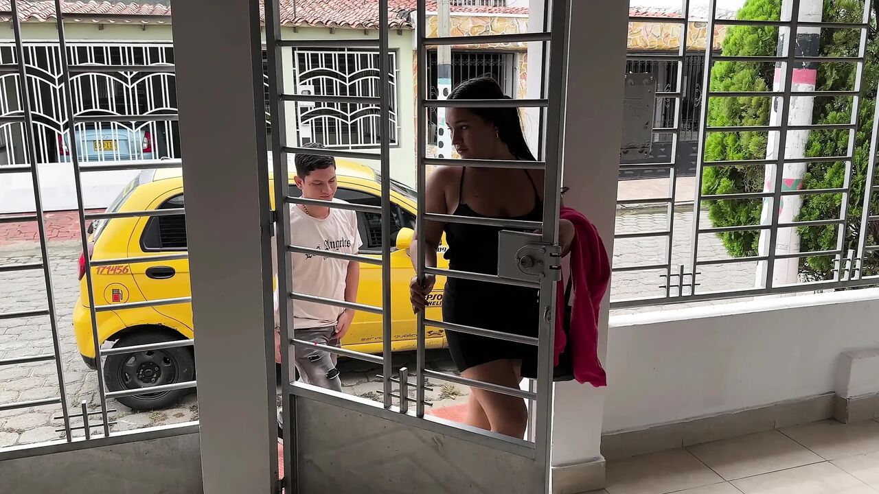Latin Girl Has Hot Sex with a Taxi Driver, Instead of Paying for the Service I Take Him to My House to Give Me a Hard Fuck