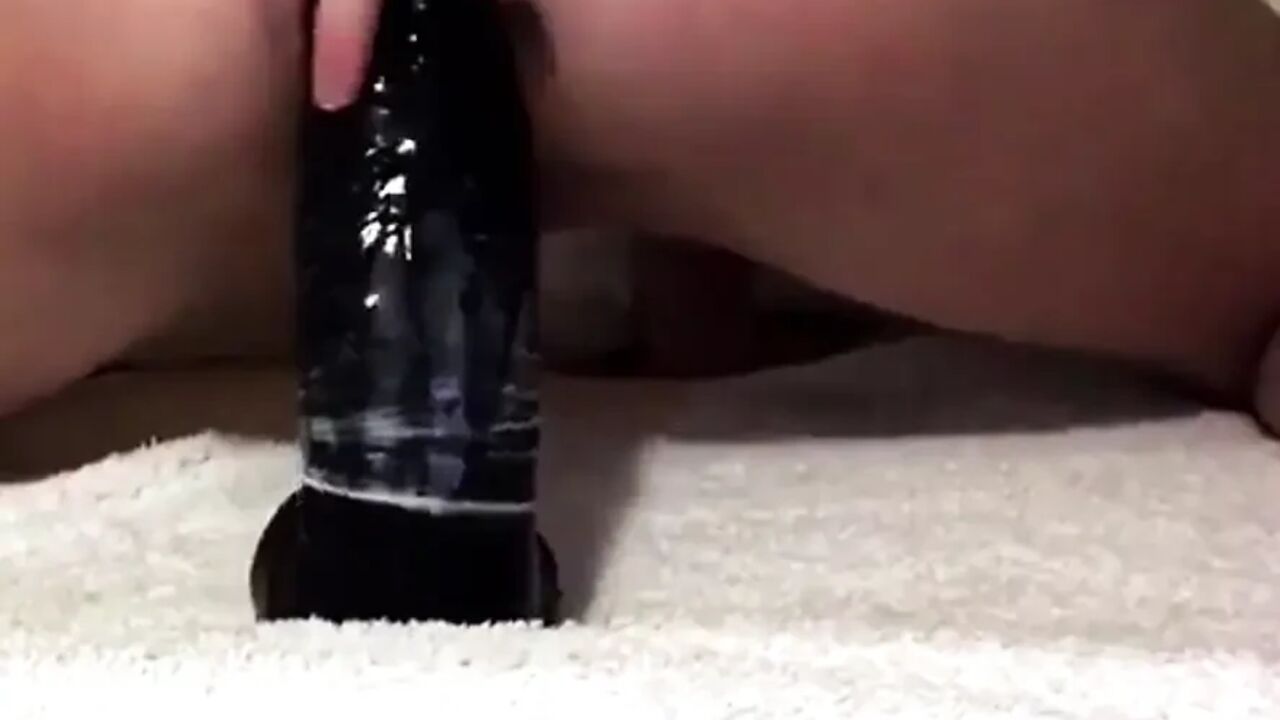 Athena ride anal dildo and gaping her ass