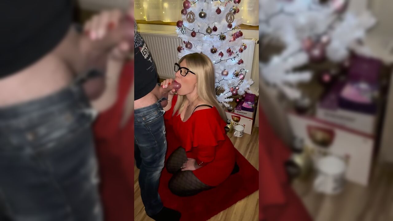 The Boss’s Christmas Gift is a Deepthroat Blowjob with a huge Orgasm