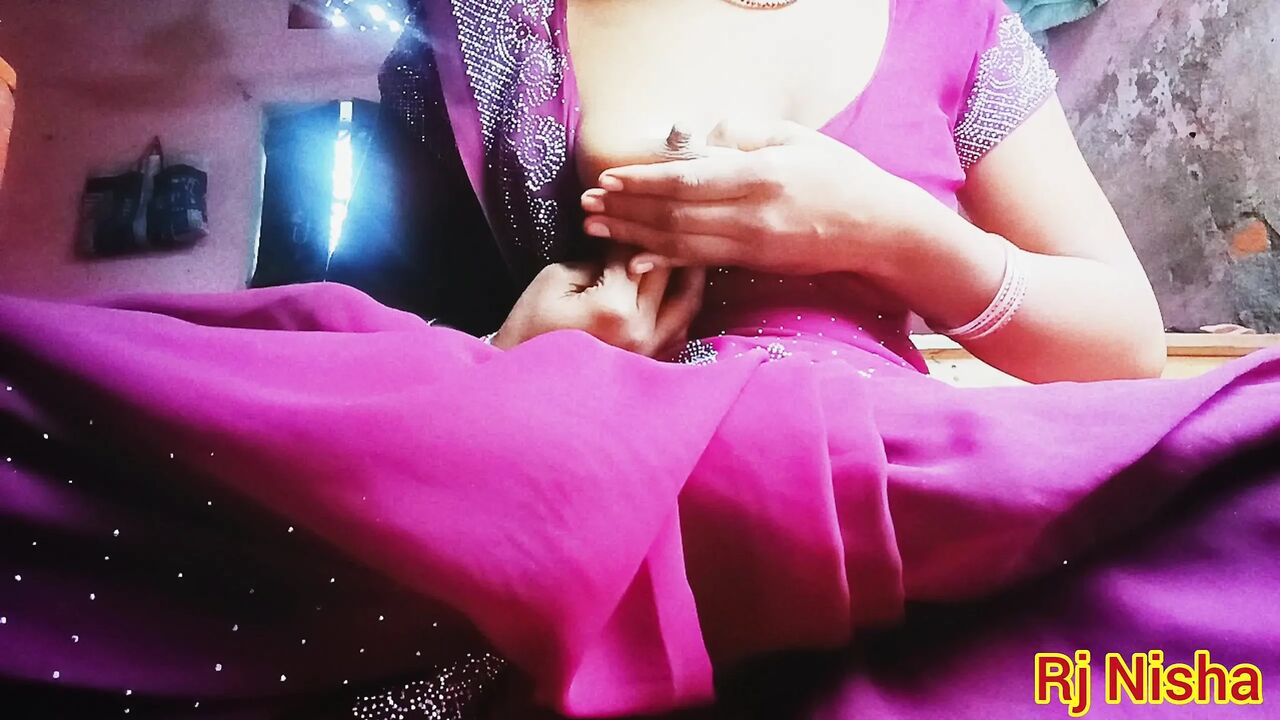 Biggest pusssy in indian women masterbate by fingering part 1
