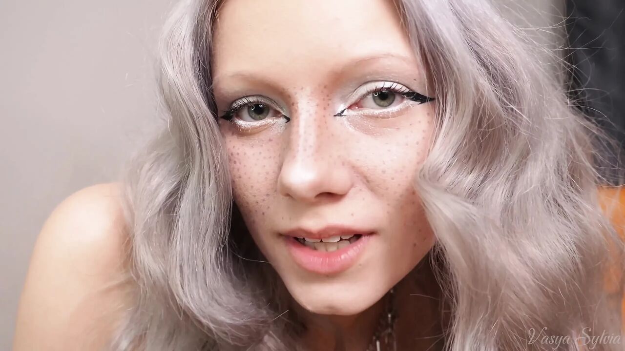 I Play with Pussy and Vibrator Close-up on Porn and Cum Powerfully!