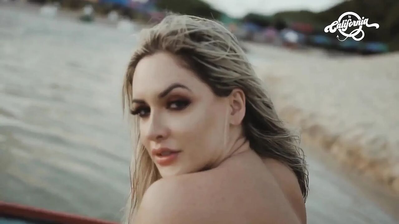 Elementos Challenge - Iara Ferreira in the Dunes