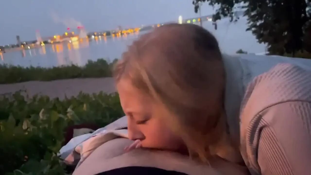 Gave a Blowjob to a Guy on the Embankment