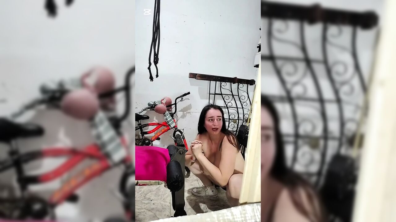 Sex with Mature in Lingerie Trained in the Gym and Is Coming