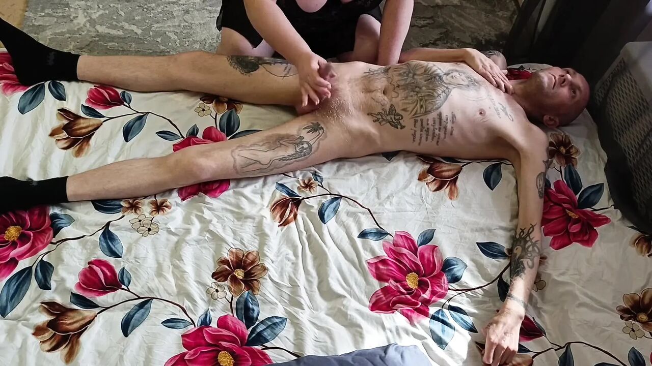 Mother-in-law Does a Body Massage and Jerks off My Dick Before Cumming