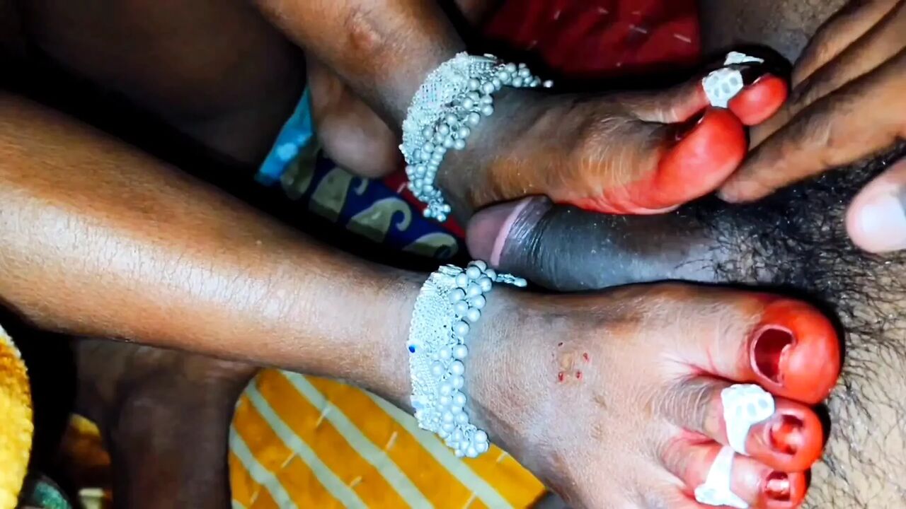 Bangali new marride madhu bhabhi devar ne chudai kar diya.indian desi village wife payal pahan ke apne husban ka footjob ki hard chudai hind