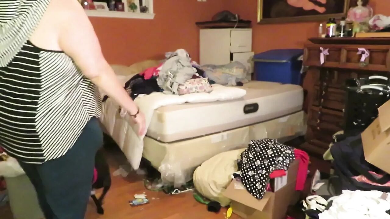 Folding my laundry in the nude