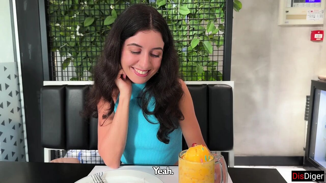 Picked up a vulgar girl on the beach and fucked hard in a hotel room